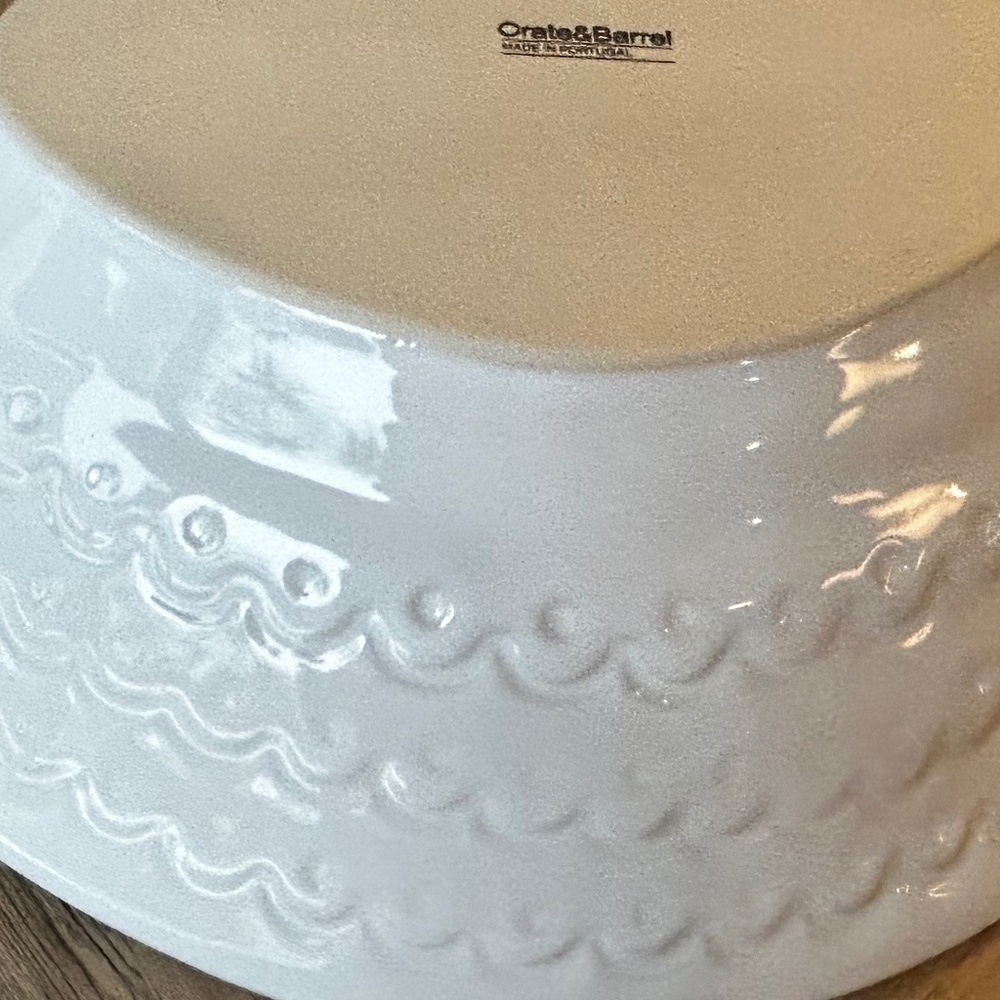 Crate & Barrel White Ceramic Fish Shaped Serving Dish BOWL 15 X 4 X 10 INCHES - Picture 4 of 8